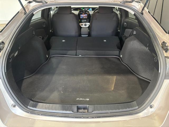 プリウス Ａ　４ＷＤ／寒冷地仕様／ナビ／Ｂカメラ／ＴＶ／衝突軽減／パーキングアシスト／ＬＥＤヘッドライト／ＬＥＤフォグライト／ヘッドアップディスプレイ／スペア／ＥＴＣ／ドラレコ／ＢＳＭ／リアフォグ／障害物センサー（45枚目）