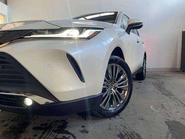 ハリアーハイブリッド Z レザーパッケージ 4WD/調光パノラマルーフ/ナビ/360度カメラ/TV/JBLサウンド/シートクーラー&ヒーター/パワーバックドア/デジタルミラー/置くだけ充電/メモリー付黒革パワーシート/ドラレコ/スペアキー(4枚目)