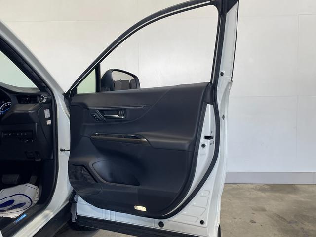 ハリアーハイブリッド Z レザーパッケージ 4WD/調光パノラマルーフ/ナビ/360度カメラ/TV/JBLサウンド/シートクーラー&ヒーター/パワーバックドア/デジタルミラー/置くだけ充電/メモリー付黒革パワーシート/ドラレコ/スペアキー(50枚目)