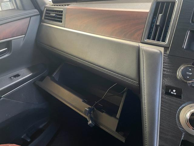 デリカＤ：５ Ｇ　パワーパッケージ　４ＷＤ／フリップダウン／ナビ／３６０度カメラ／ＴＶ／衝突軽減／パワーバックドア／両側パワスラドア／ＬＥＤヘッドライト／ＬＥＤフォグ／シートカバー／ＥＴＣ／スペアキー／シートヒーター／ＡＣ１００Ｖ電源（31枚目）