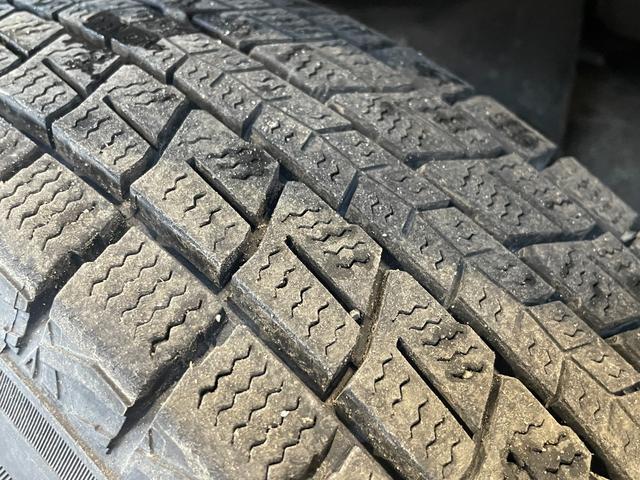 ジムニー ＸＣ　４ＷＤ／夏冬タイヤ付／セーフティサポート／ＬＥＤヘッドライト／シートヒーター／スペアキー／Ｂｌｕｅｔｏｏｔｈ／ＡｐｐｌｅＣａｒＰｌａｙ／ＡｎｄｒｏｉｄＡｕｔｏ／ＨＤＭＩ接続／アレクサ／クルコン／（6枚目）