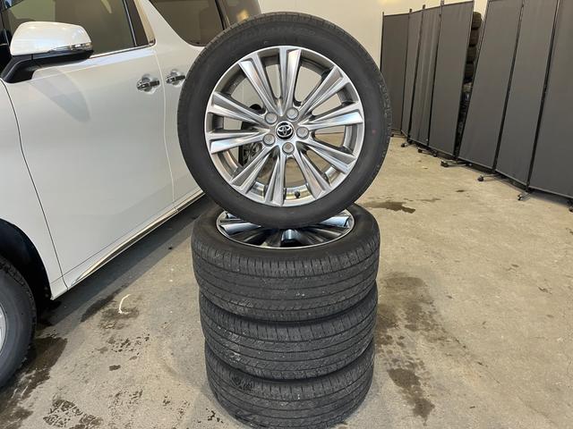 アルファード 2.5S タイプゴールドIII 4WD/夏冬タイヤ付/13.3型フリップダウン/寒冷地/エンスタ/Bカメラ/TV/Pバックドア/両側Pスラ/LEDヘッド/LEDフォグ/BSM/セーフティセンス/スペア/ETC/AC100V電源(3枚目)