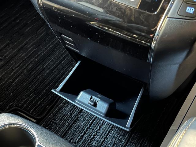 アルファード 2.5S タイプゴールドIII 4WD/夏冬タイヤ付/13.3型フリップダウン/寒冷地/エンスタ/Bカメラ/TV/Pバックドア/両側Pスラ/LEDヘッド/LEDフォグ/BSM/セーフティセンス/スペア/ETC/AC100V電源(32枚目)