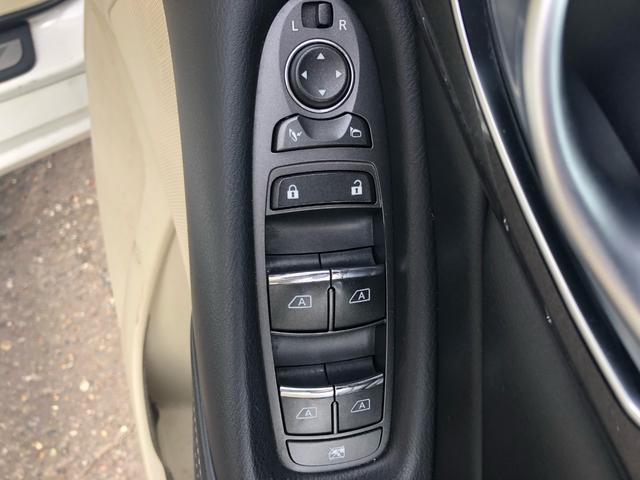 スカイライン ハイブリッド　ＧＴ　タイプＰ　クリアランスソナー　アルミホイール　ＬＥＤヘッドランプ　ＡＴ　盗難防止システム　衝突安全ボディ　ＡＢＳ　ＥＳＣ　エアコン　パワーステアリング　パワーウィンドウ　パイロット２　サンルーフ（33枚目）