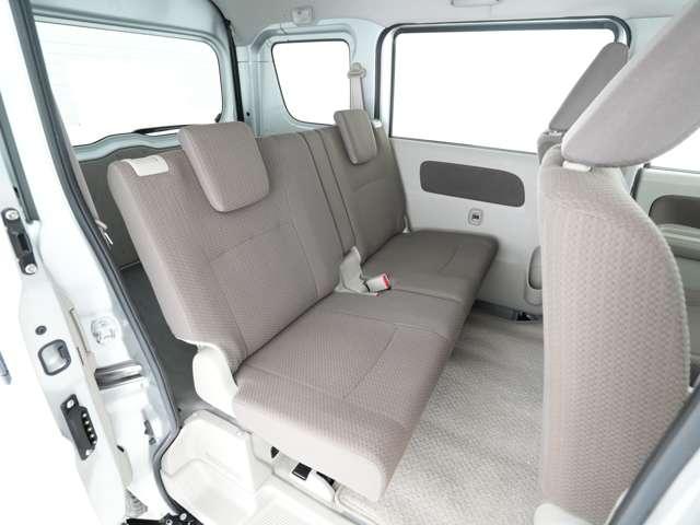 ミニキャブバン ブラボー CDオーディオ 切替式4WD 寒冷地仕様車 フルフラットシート 夏冬タイヤセット有 コンビニフック(7枚目)
