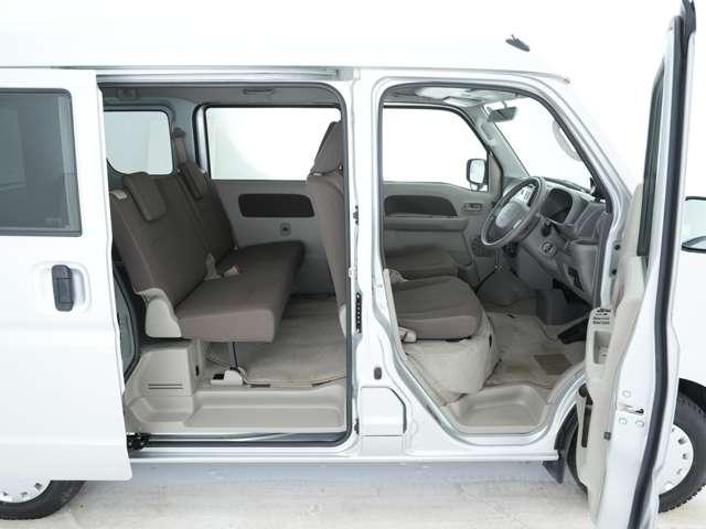 ミニキャブバン ブラボー CDオーディオ 切替式4WD 寒冷地仕様車 フルフラットシート 夏冬タイヤセット有 コンビニフック(8枚目)