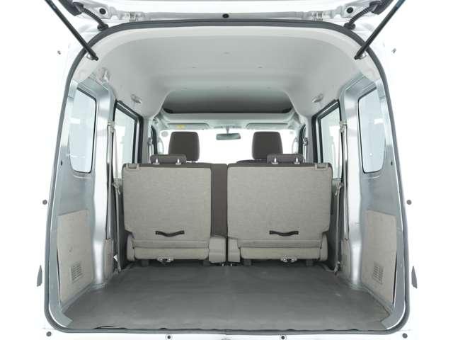 ミニキャブバン ブラボー CDオーディオ 切替式4WD 寒冷地仕様車 フルフラットシート 夏冬タイヤセット有 コンビニフック(9枚目)