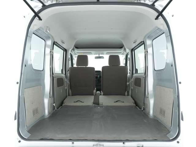 ミニキャブバン ブラボー CDオーディオ 切替式4WD 寒冷地仕様車 フルフラットシート 夏冬タイヤセット有 コンビニフック(10枚目)