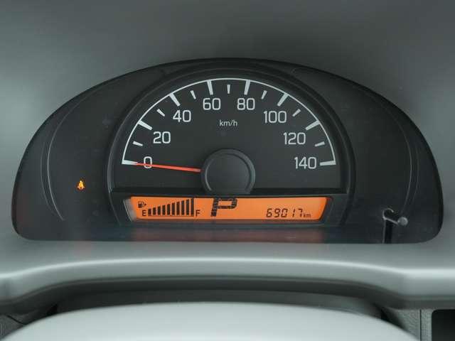 ミニキャブバン ブラボー CDオーディオ 切替式4WD 寒冷地仕様車 フルフラットシート 夏冬タイヤセット有 コンビニフック(11枚目)