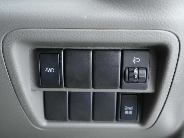 ミニキャブバン ブラボー CDオーディオ 切替式4WD 寒冷地仕様車 フルフラットシート 夏冬タイヤセット有 コンビニフック(13枚目)