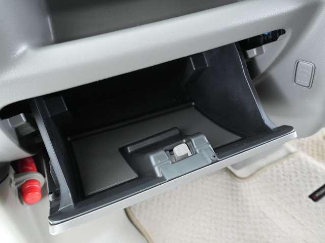 ミニキャブバン ブラボー CDオーディオ 切替式4WD 寒冷地仕様車 フルフラットシート 夏冬タイヤセット有 コンビニフック(15枚目)