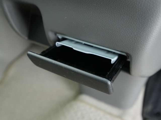 ミニキャブバン ブラボー CDオーディオ 切替式4WD 寒冷地仕様車 フルフラットシート 夏冬タイヤセット有 コンビニフック(16枚目)