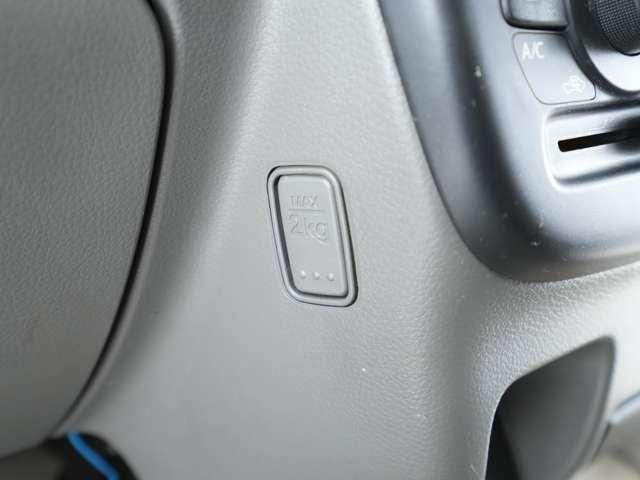 ミニキャブバン ブラボー CDオーディオ 切替式4WD 寒冷地仕様車 フルフラットシート 夏冬タイヤセット有 コンビニフック(17枚目)