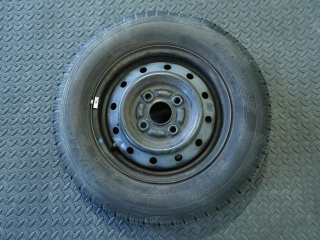 ミニキャブバン ブラボー CDオーディオ 切替式4WD 寒冷地仕様車 フルフラットシート 夏冬タイヤセット有 コンビニフック(18枚目)