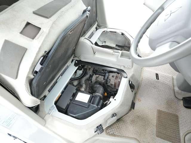 ミニキャブバン ブラボー CDオーディオ 切替式4WD 寒冷地仕様車 フルフラットシート 夏冬タイヤセット有 コンビニフック(28枚目)