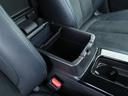 運転席と助手席の間にはコンソールボックスが備わっており、蓋はそのままアームレストとして活用することが可能☆内部はちょっとした小物入れにも使用できます☆