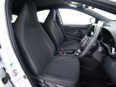 運転席☆ヘッドレストと一体となったシートは程よいフィット感で疲れにくい運転が可能です♪ 7