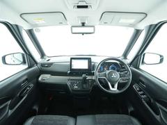 インパネまわり☆軽ＳＵＶらしい高めのアイポイントと広めの見開き角により、運転のしやすい広めの視界を実現しております！ 5