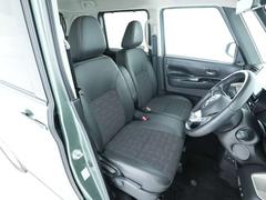 運転席は広く活用可能なベンチシートタイプ☆シート生地は撥水性ですので、お飲み物をこぼした時にもすぐに拭き取ることが出来、水遊びの後等も気にせずにお乗りいただけます！ 6