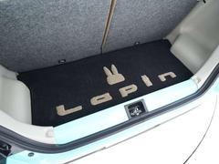 荷室床下にはちょっとした小物収納スペースを搭載☆ロゴ入りのキュートなマットが敷かれております！ 5