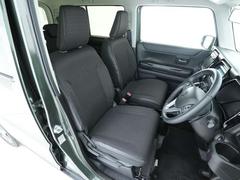 ゆとりある運転席は長時間でも疲れにくいドライブが可能となっております☆ 7