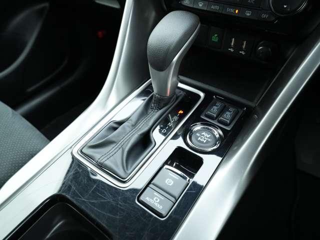 エクリプスクロス ブラックエディション 純正8インチスマホ連携ナビ マルチアラウンドモニター 純正ブラックアルミ ヘッドアップディスプレイ サンルーフ ルーフレール(15枚目)