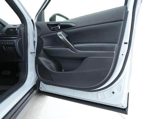 エクリプスクロス ブラックエディション 純正8インチスマホ連携ナビ マルチアラウンドモニター 純正ブラックアルミ ヘッドアップディスプレイ サンルーフ ルーフレール(26枚目)