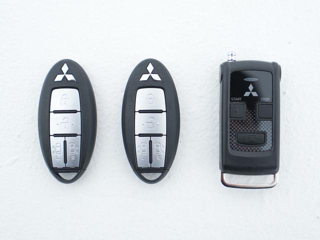 デリカミニ Ｔ　プレミアム　アップサス　バンパーガード（ＤＡＮＳＨＡＱ）　オープンカントリー　ナイトロパワーＭ２９スティンガーホイール　社外ステンレスマフラー　マッドフラップ　ナビ　マルチアラウンドモニター　エンジンスターター（24枚目）