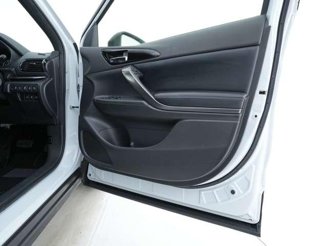 エクリプスクロス ブラックエディション サンルーフ 電動シート ハーフレザーシート ルーフレール 純正8インチスマホ連携ナビ シートヒーター ハンドルヒーター ブラインドスポットモニター(27枚目)