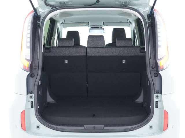 シエンタ ハイブリッドＺ　ナビ　全周囲カメラ　後部ドライブレコーダー　ＥＴＣ　夏冬タイヤセット有　両側電動スライドドア　１５００Ｗ給電　シートヒーター　ブラインドスポットモニター（8枚目）