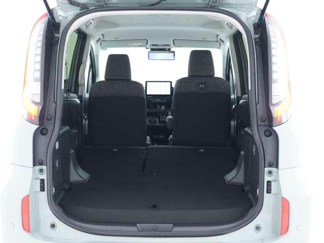 シエンタ ハイブリッドＺ　ナビ　全周囲カメラ　後部ドライブレコーダー　ＥＴＣ　夏冬タイヤセット有　両側電動スライドドア　１５００Ｗ給電　シートヒーター　ブラインドスポットモニター（9枚目）