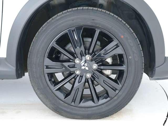 装着タイヤ★ブラックエディション専用純正アルミホイール＆夏タイヤ装着です★