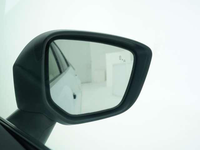 ブラインドスポットモニター搭載！車線変更の際に、移動先のレーンに車がいる場合には点滅して教えてくれます！