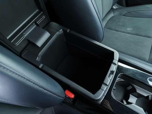 コンソールボックス☆蓋はそのままアームレストとして活用することが可能☆内部はちょっとした小物入れにも使用できます☆