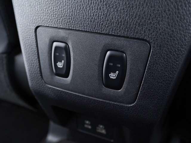 後席にもシートヒーターが備わっておりますので、後席の方も快適な温度で乗車していることが出来ます♪