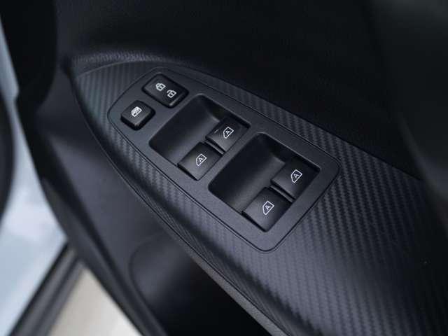 運転席から窓の開閉をロックすることができますので誤操作の心配がなく安心です♪