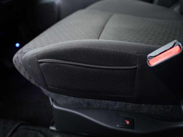 デリカＤ：２ ハイブリッドＭＺ　ＣＤオーディオ　エンジンスターター　ドライブレコーダー　ＥＴＣ　両側電動スライドドア　クルーズコントロール　シートヒーター　夏冬タイヤセット有　シートバックテーブル（34枚目）