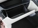 助手席手前の大容量のグローブボックスです!車検証やお車関連の書類の保管場所にピッタリです!