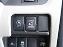 各種機能類のスイッチです!助手席側電動スライドドアの開閉スイッチの他、アイドリングストップ等の運転支援機能も充実しております!