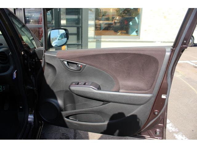 フィット G・10thアニバーサリー ユーザー買取直販・ETC・エンジンスターター・ディスプレイオーディオ・スマートキー・ガイドライン付きバックカメラ・盗難防止システム・衝突安全ボディ・キーレスエントリ・運転席エアバック・助手席エアバック(25枚目)