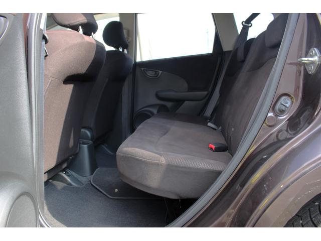 フィット G・10thアニバーサリー ユーザー買取直販・ETC・エンジンスターター・ディスプレイオーディオ・スマートキー・ガイドライン付きバックカメラ・盗難防止システム・衝突安全ボディ・キーレスエントリ・運転席エアバック・助手席エアバック(40枚目)