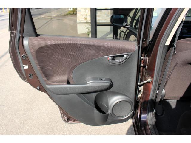 フィット G・10thアニバーサリー ユーザー買取直販・ETC・エンジンスターター・ディスプレイオーディオ・スマートキー・ガイドライン付きバックカメラ・盗難防止システム・衝突安全ボディ・キーレスエントリ・運転席エアバック・助手席エアバック(42枚目)