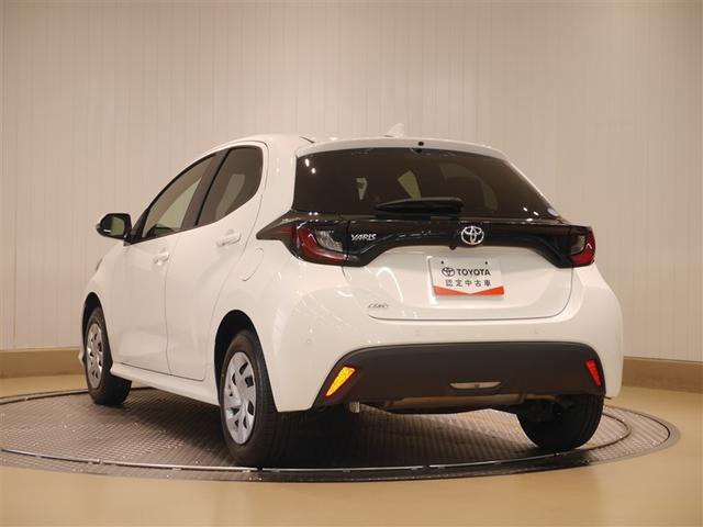 ヤリス Ｘ　追突防止装置　ＶＳＣ　スマートキー＆プッシュスタート　イモビライザー　寒冷地仕様　Ｂカメラ　マニュアルエアコン　ＥＴＣ付　ナビ　Ａクルコン　レンタアップ　４ＷＤ　パワーウインドウ　ＡＢＳ　キーレス（3枚目）