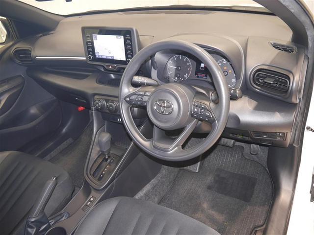 ヤリス Ｘ　追突防止装置　ＶＳＣ　スマートキー＆プッシュスタート　イモビライザー　寒冷地仕様　Ｂカメラ　マニュアルエアコン　ＥＴＣ付　ナビ　Ａクルコン　レンタアップ　４ＷＤ　パワーウインドウ　ＡＢＳ　キーレス（4枚目）