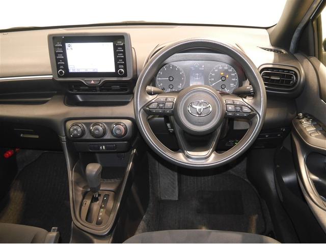 ヤリス Ｘ　追突防止装置　ＶＳＣ　スマートキー＆プッシュスタート　イモビライザー　寒冷地仕様　Ｂカメラ　マニュアルエアコン　ＥＴＣ付　ナビ　Ａクルコン　レンタアップ　４ＷＤ　パワーウインドウ　ＡＢＳ　キーレス（5枚目）