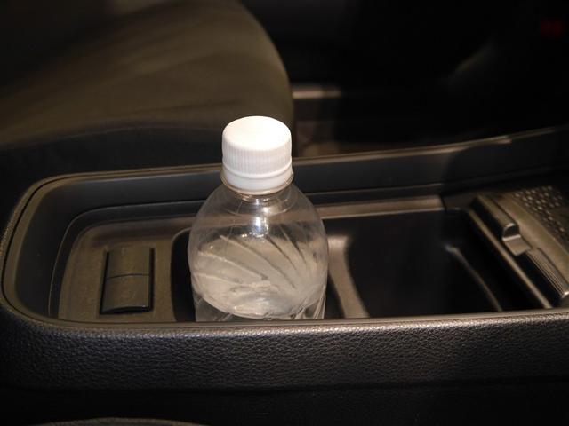 アクア Ｘ　ＡＣ１００Ｖ電源　オートエアコン　ＬＥＤヘッド　クルーズコントロール　ナビ　バックカメラ　ＥＴＣ　サイドエアバッグ　スマートキー　４ＷＤ　盗難防止システム　エアバッグ　メモリーナビ　ＥＳＣ　ＡＢＳ（30枚目）