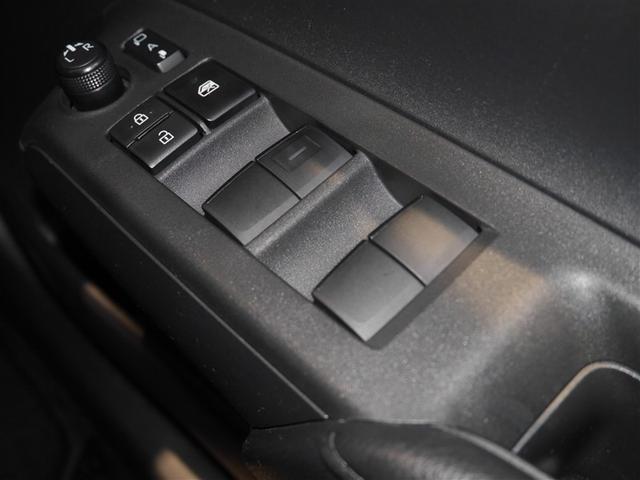 アクア Ｘ　ＡＣ１００Ｖ電源　オートエアコン　ＬＥＤヘッド　クルーズコントロール　ナビ　バックカメラ　ＥＴＣ　サイドエアバッグ　スマートキー　４ＷＤ　盗難防止システム　エアバッグ　メモリーナビ　ＥＳＣ　ＡＢＳ（32枚目）