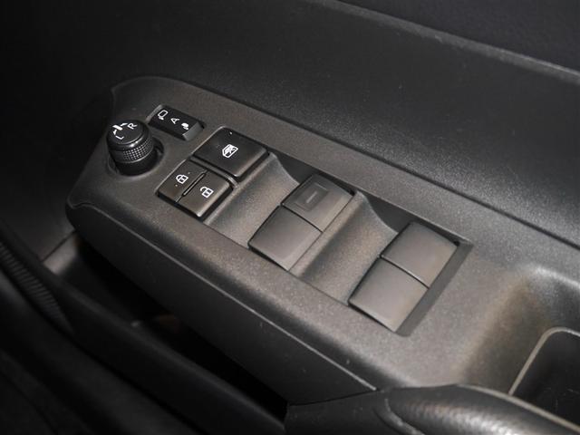 アクア Ｘ　ＡＣ１００Ｖ電源　オートエアコン　ＬＥＤヘッド　クルーズコントロール　ナビ　バックカメラ　ＥＴＣ　サイドエアバッグ　スマートキー　４ＷＤ　盗難防止システム　エアバッグ　メモリーナビ　ＥＳＣ　ＡＢＳ（32枚目）