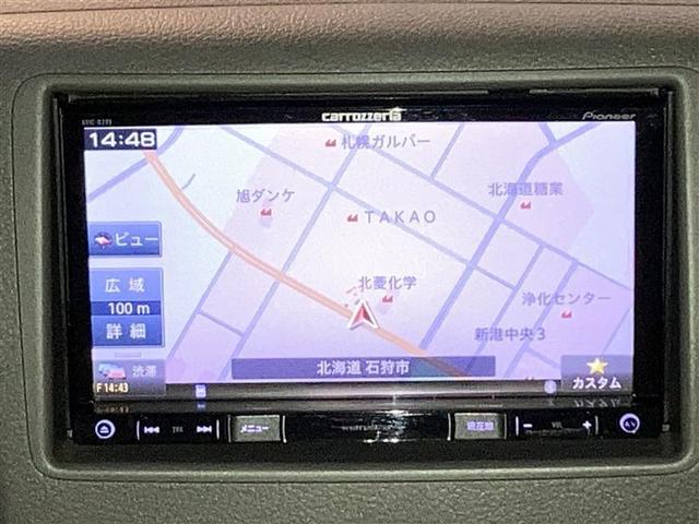 Ｘ　アイドルストップ　スマートキープッシュスタート　フルタイム４ＷＤ　ＴＶナビ　ＥＴＣ付き　リアカメラ　盗難防止システム　Ｗエアバッグ　ＤＶＤ　地デジ　オートエアコン　ベンチシート　キーレスエントリー(3枚目)