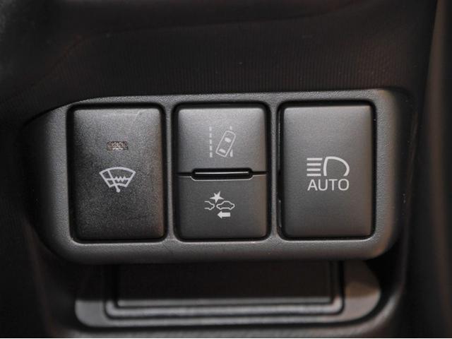 アクア Ｓ　スマートキープッシュスタート　キーレスエントリ　ドラレコ付　フルセグ地デジ　イモビ　ナビ＆ＴＶ　ワンオーナー車　オートエアコン　デュアルエアバック　ＥＳＣ　Ｂカメラ　パワーウィンドウ　ＤＶＤ再生可能（17枚目）